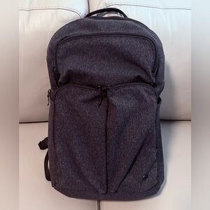 Lululemon Assert 2.0 backpack heathered black / rhino grey